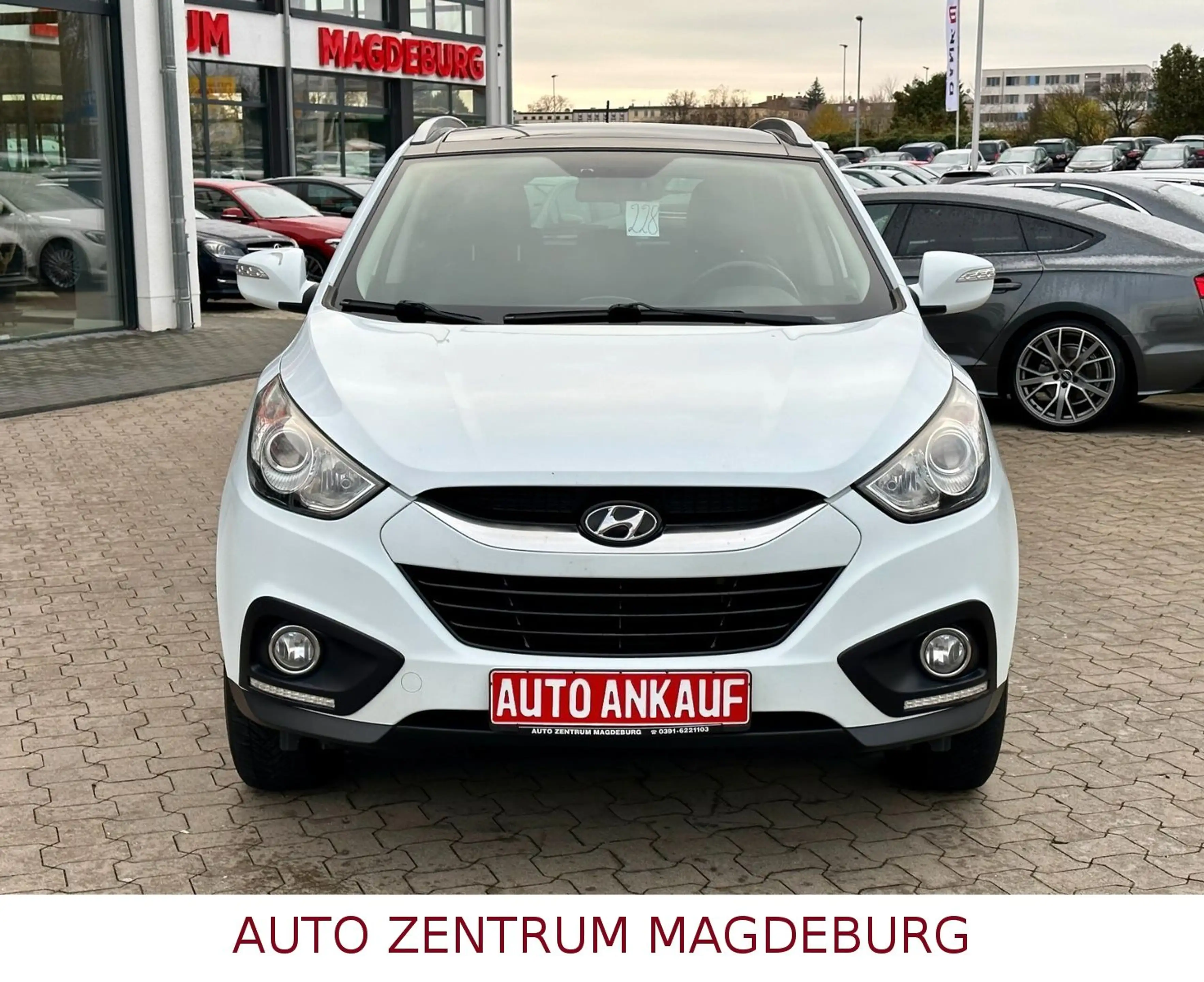 Hyundai iX35 Style 2WD Klimaaut,Tempo,Pano,AHK — photo 3