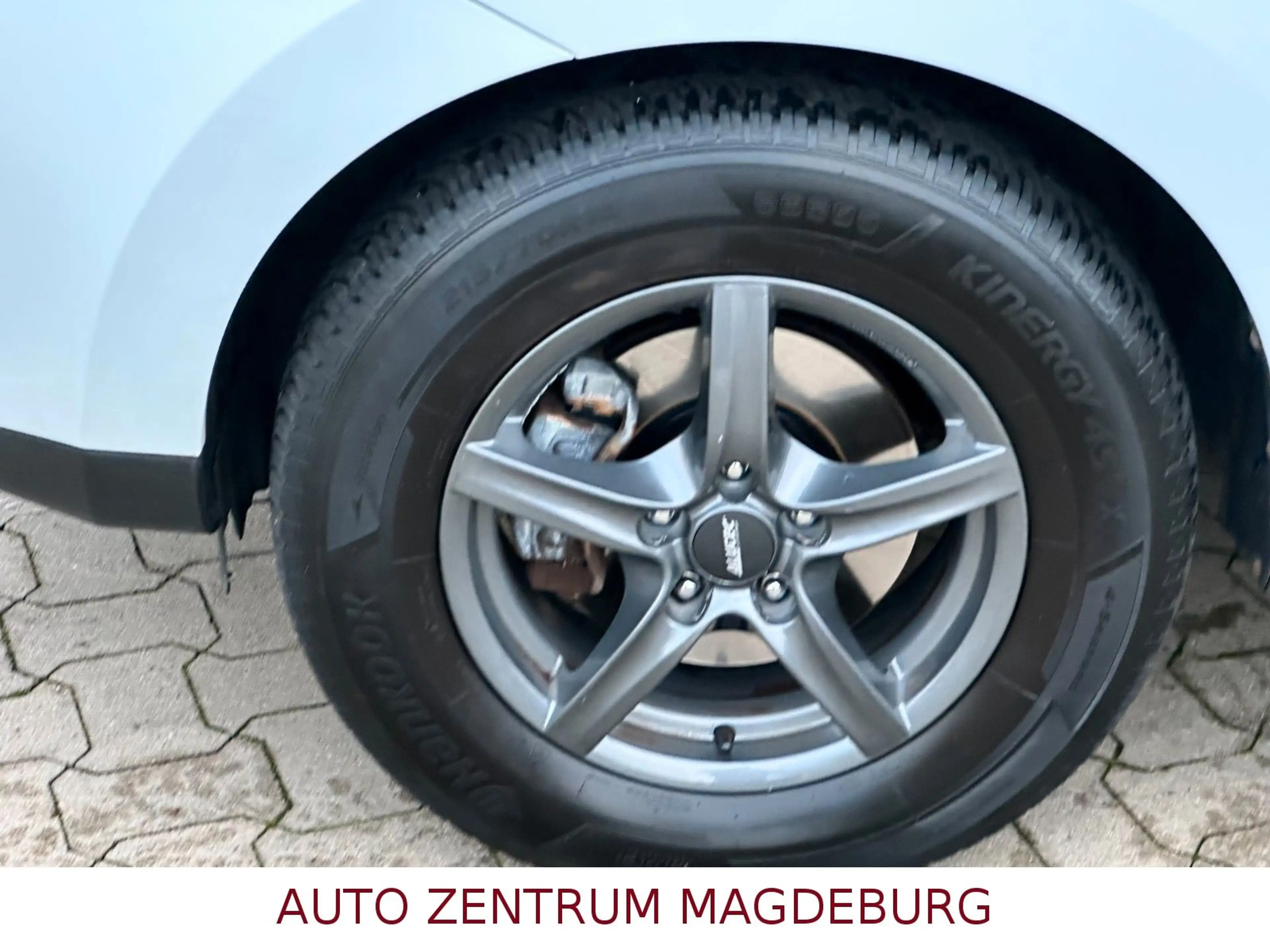 Hyundai iX35 Style 2WD Klimaaut,Tempo,Pano,AHK — photo 10