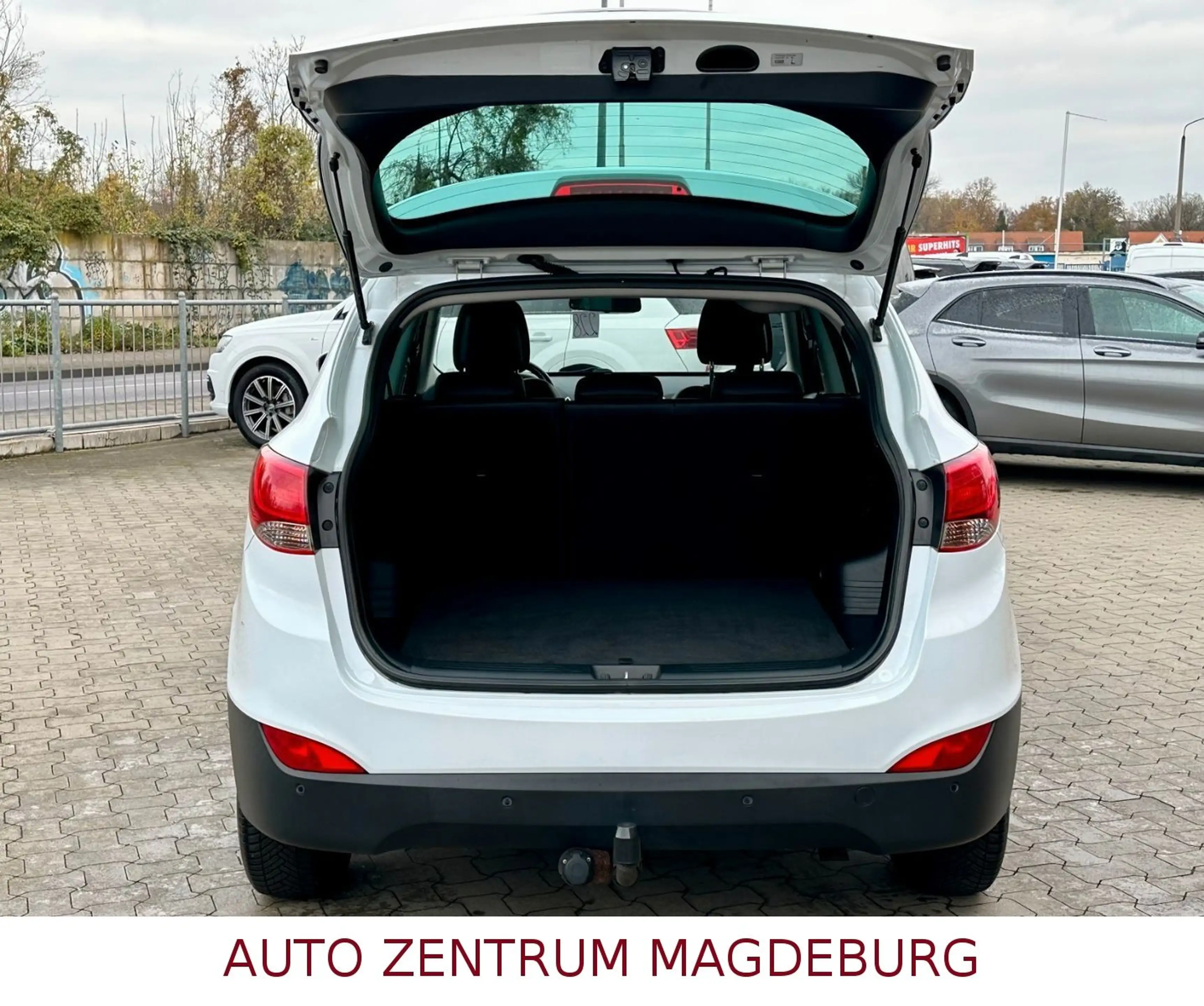 Hyundai iX35 Style 2WD Klimaaut,Tempo,Pano,AHK — photo 11