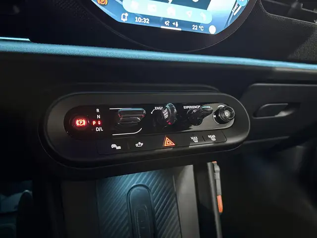 Mini Hatch view 13