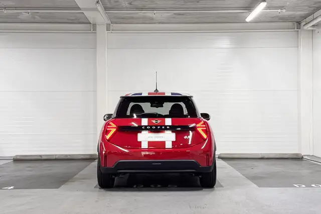 Mini Hatch view 7