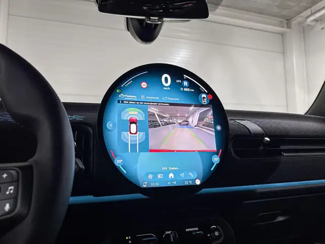 Mini Hatch view 12