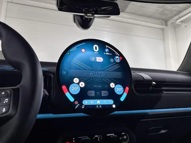 Mini Hatch view 14