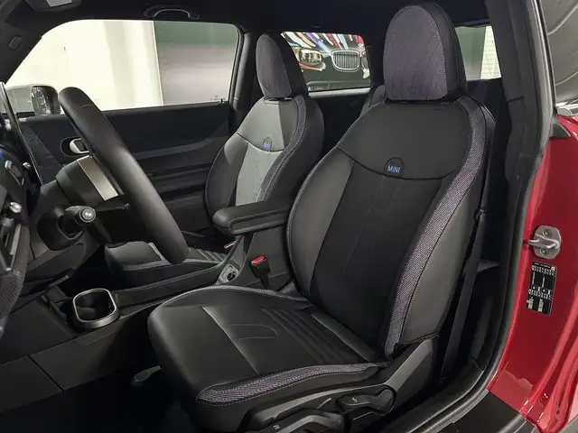 Mini Hatch view 9