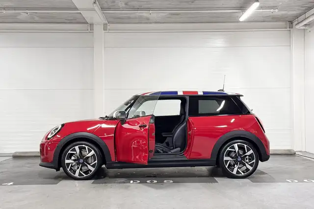 Mini Hatch view 3
