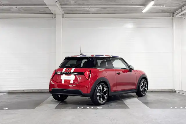 Mini Hatch view 6
