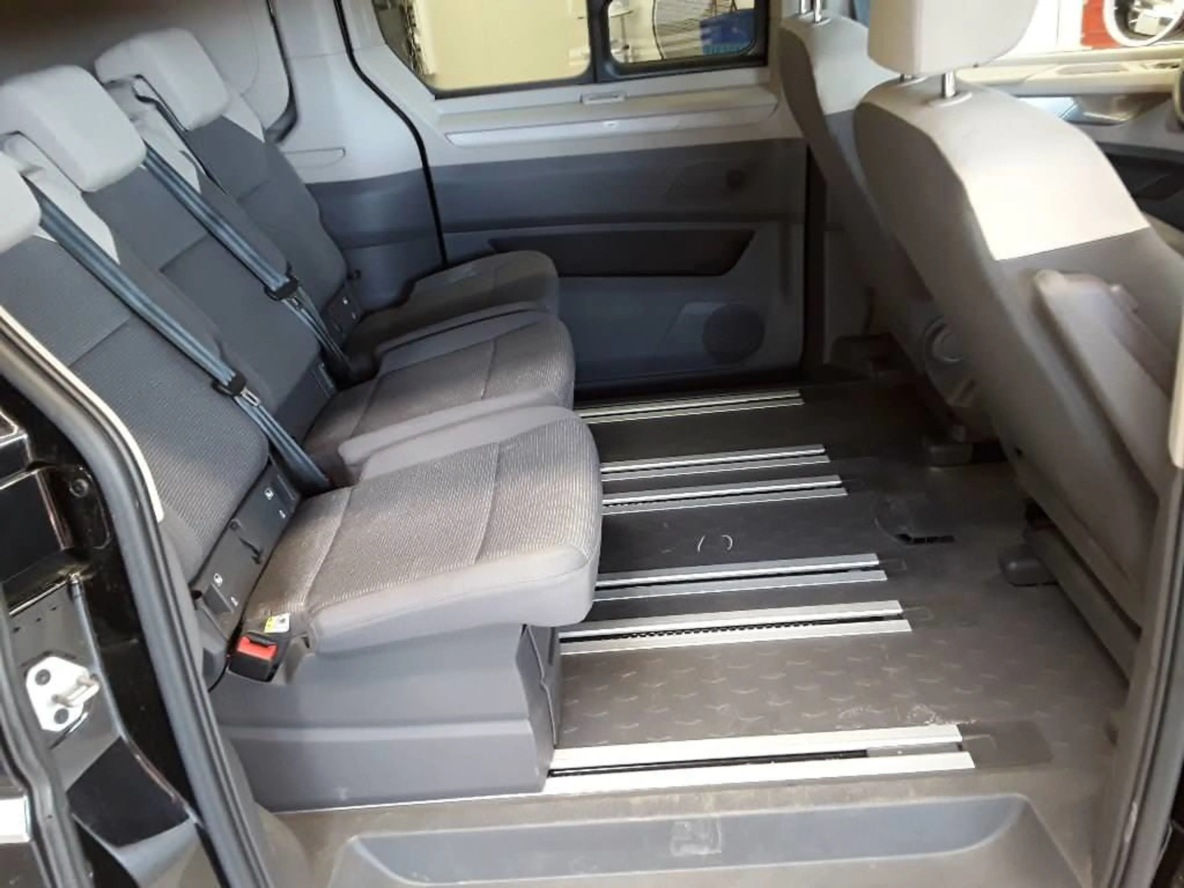 Volkswagen T7 California Beach 2,0 TDI NAVI/AHK/ACC/KLIMA/STH — photo 11