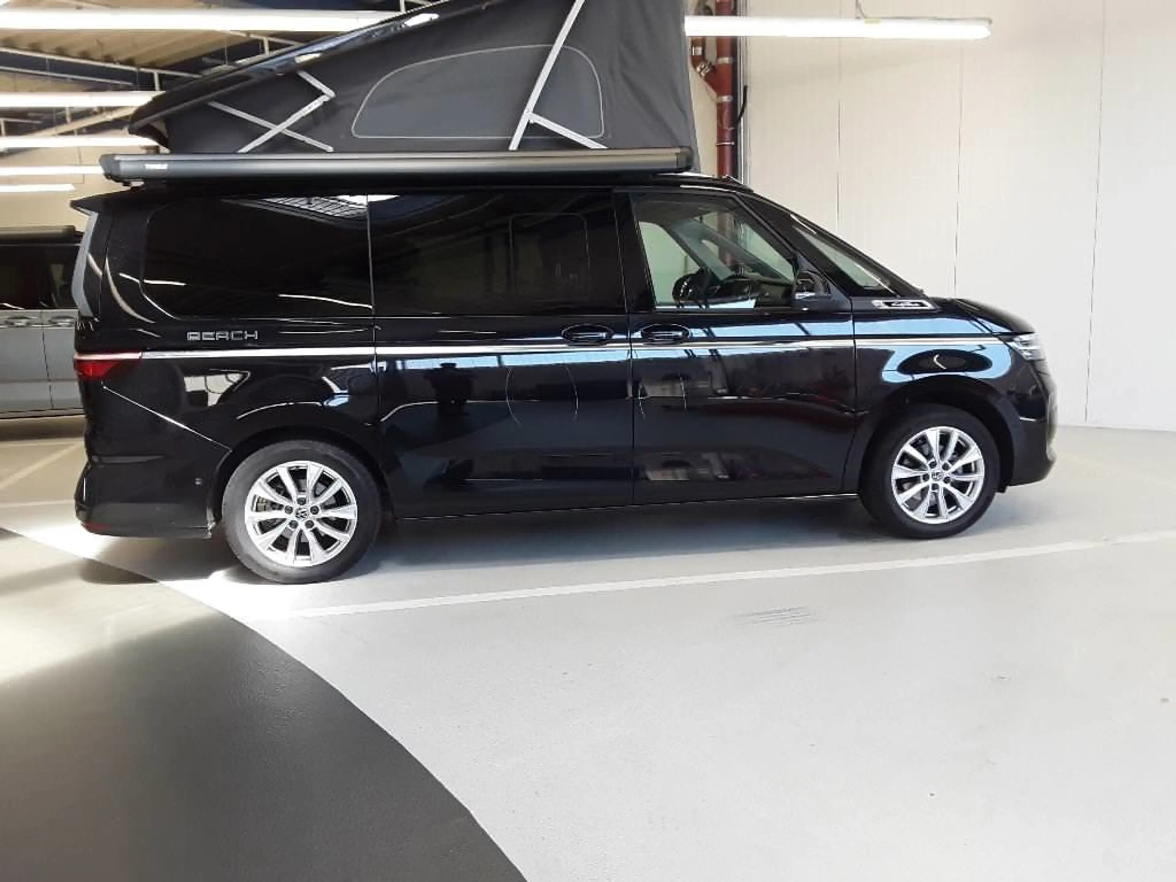 Volkswagen T7 California Beach 2,0 TDI NAVI/AHK/ACC/KLIMA/STH — photo 3