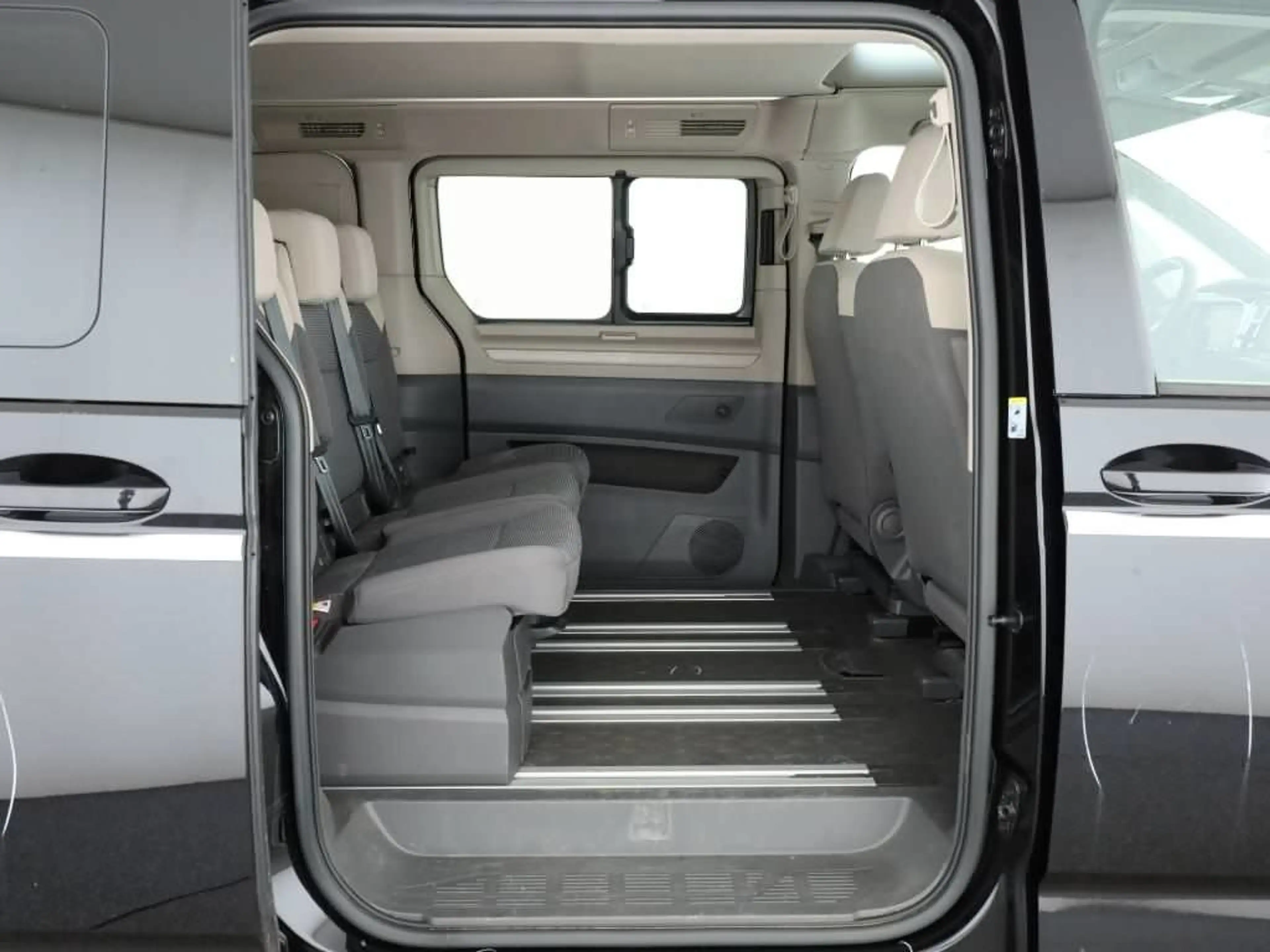 Volkswagen T7 California Beach 2,0 TDI NAVI/AHK/ACC/KLIMA/STH — photo 8