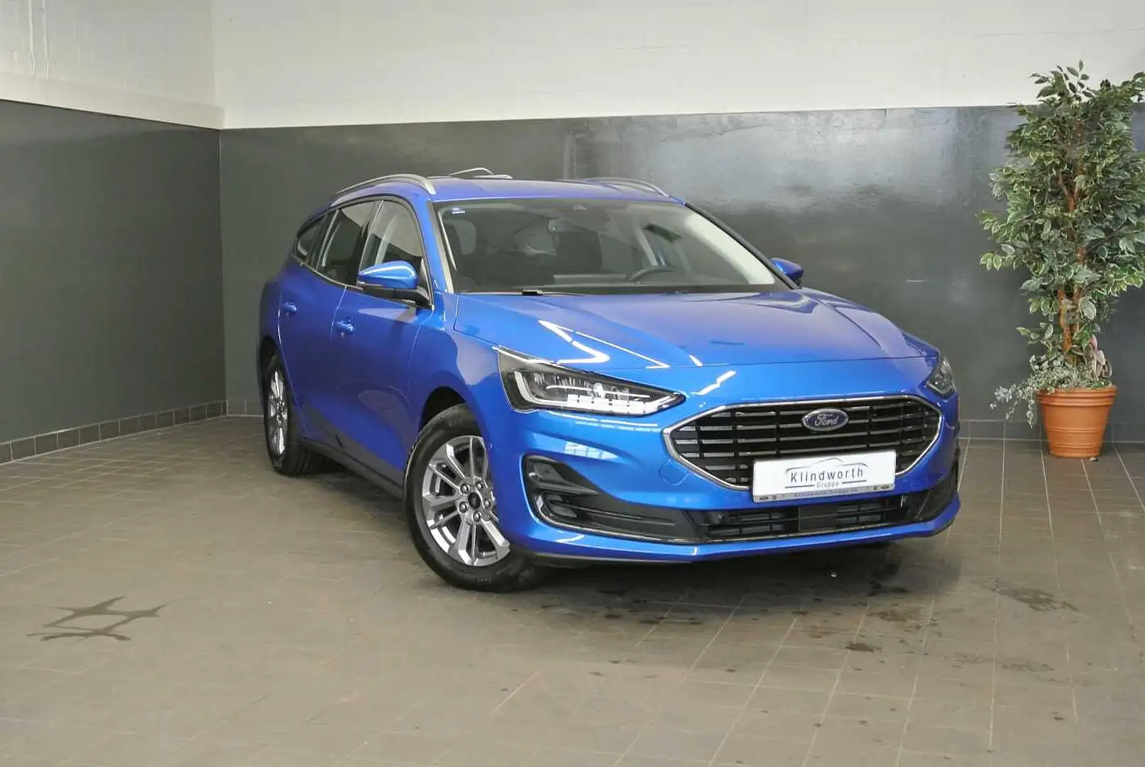 Ford Focus Turnier 1.0 E.Boost MHEV Aut. Titanium Blau - 2