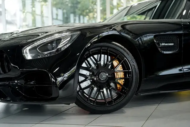 Mercedes-Benz AMG GT view 2