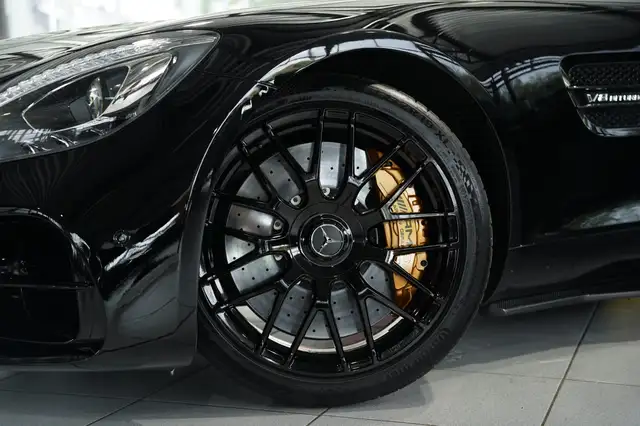 Mercedes-Benz AMG GT view 3