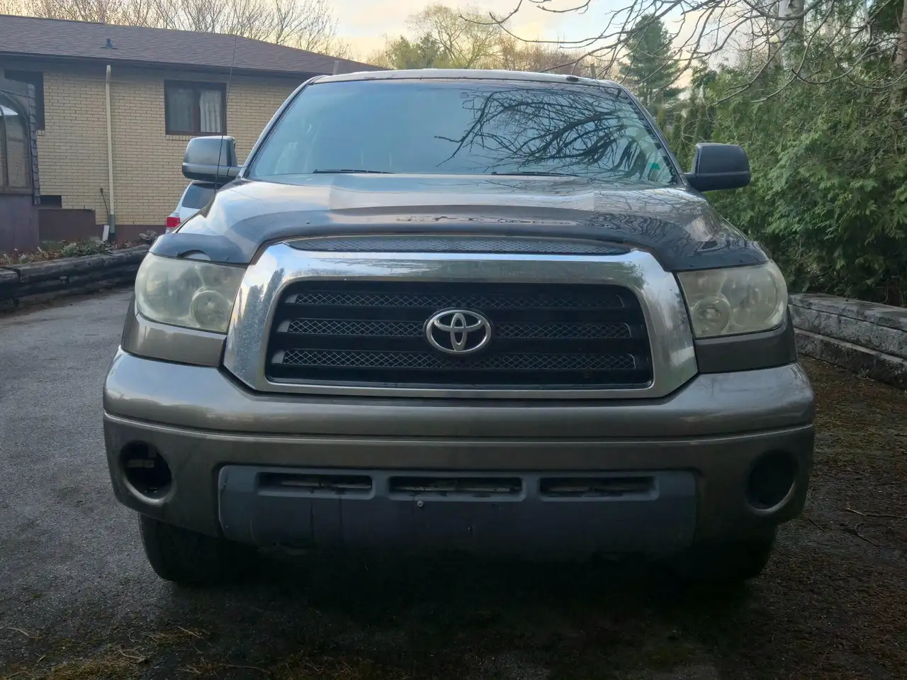 Toyota Tundra снимка Toyota Tundra