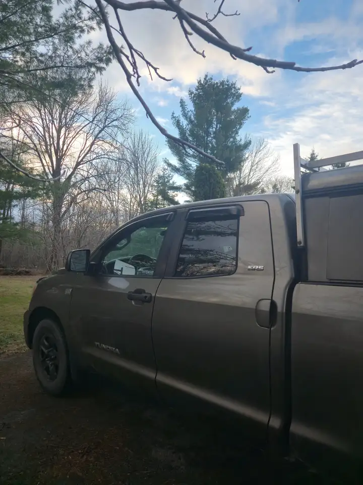 Toyota Tundra снимка Toyota Tundra