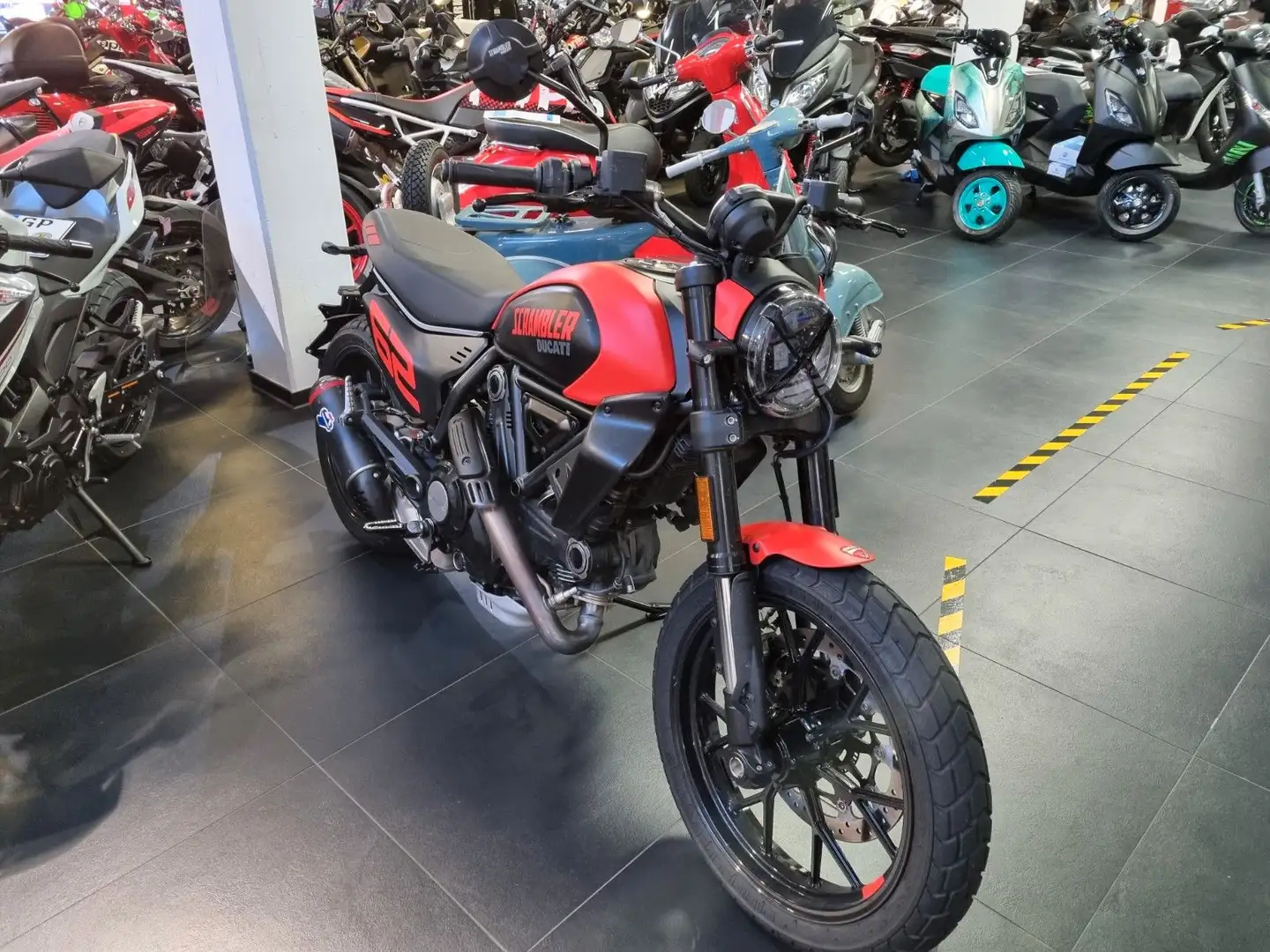 Ducati Scrambler Full Throttle 2023 Чорний - 2