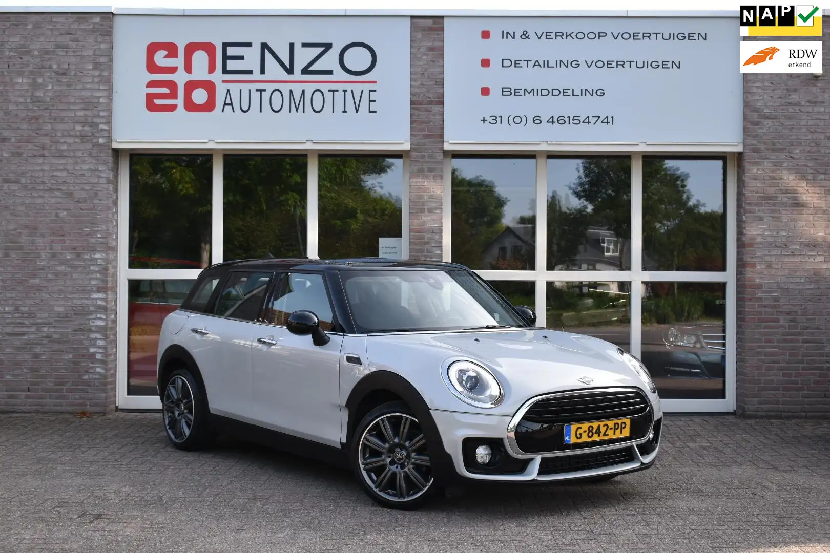 MINI John Cooper Works Clubman Mini 1.5 JCW HUD ACC Carplay Keyless LED FULL Grijs - 1
