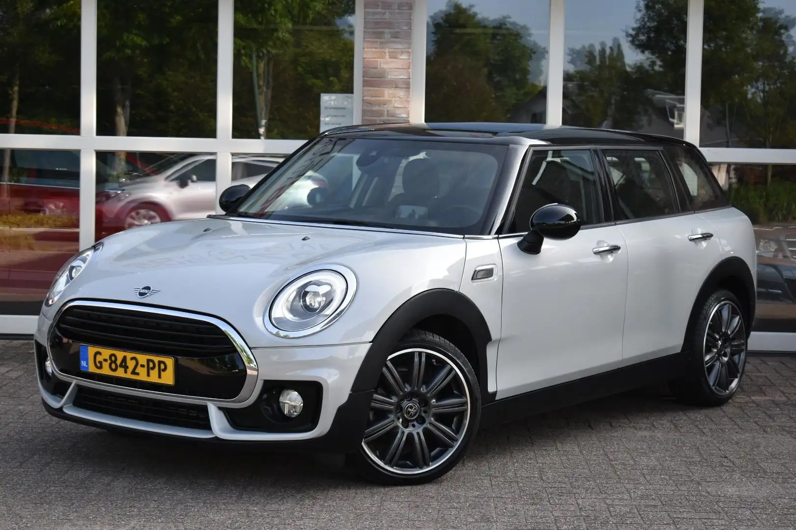 MINI John Cooper Works Clubman Mini 1.5 JCW HUD ACC Carplay Keyless LED FULL Grijs - 2