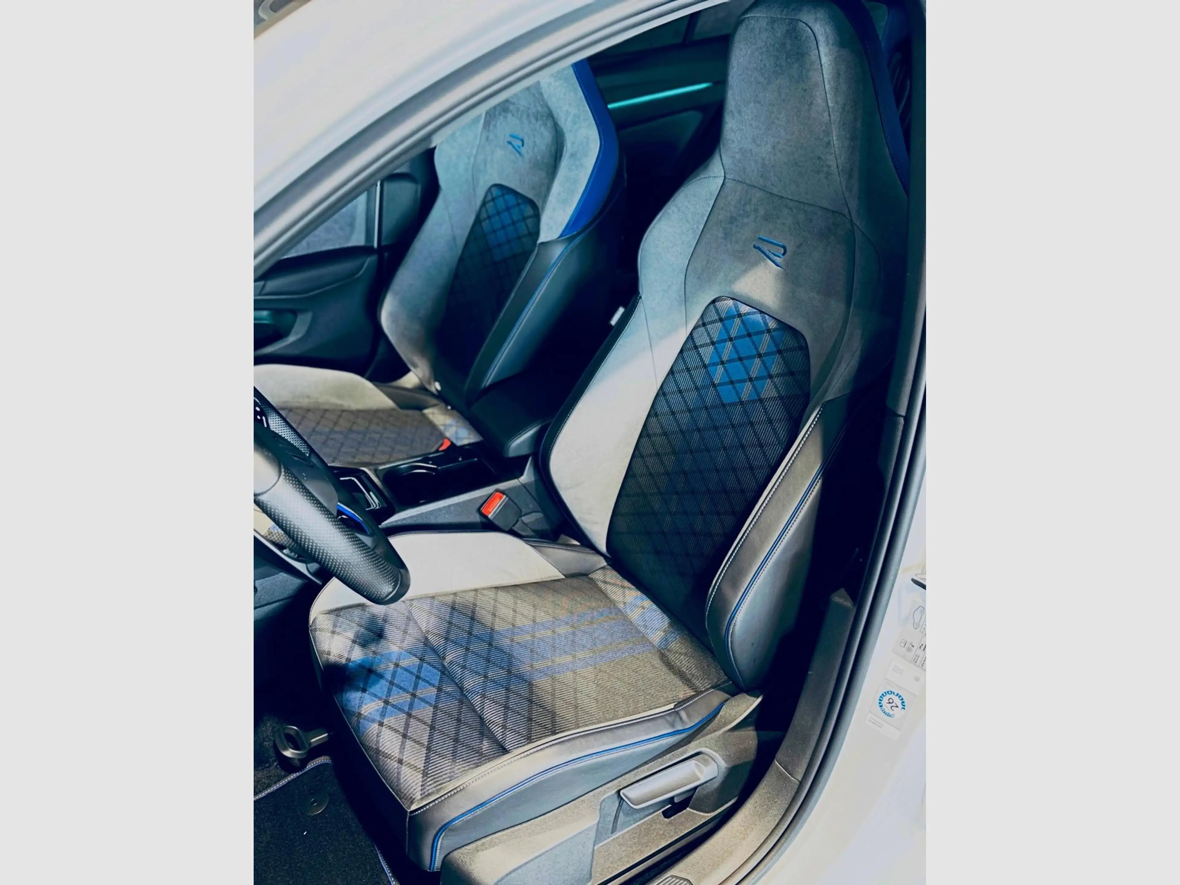 Volkswagen Golf GOLF VIII R TSI 4MOTION DSG — photo 8
