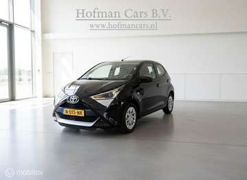 1.0 VVT-i x-joy | Camera | 12/2021 | Zwart | 122.6