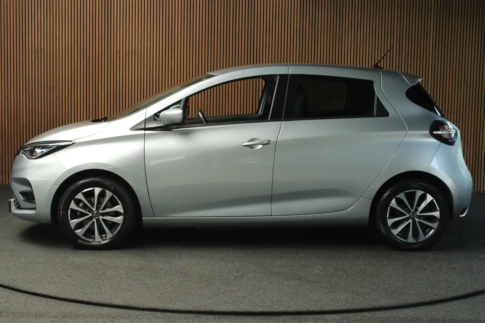 Renault ZOE R135 Intens 52 kWh Camera / Stoel verw. / Key Les Zilver - 2