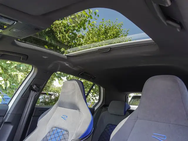 Volkswagen Golf view 8