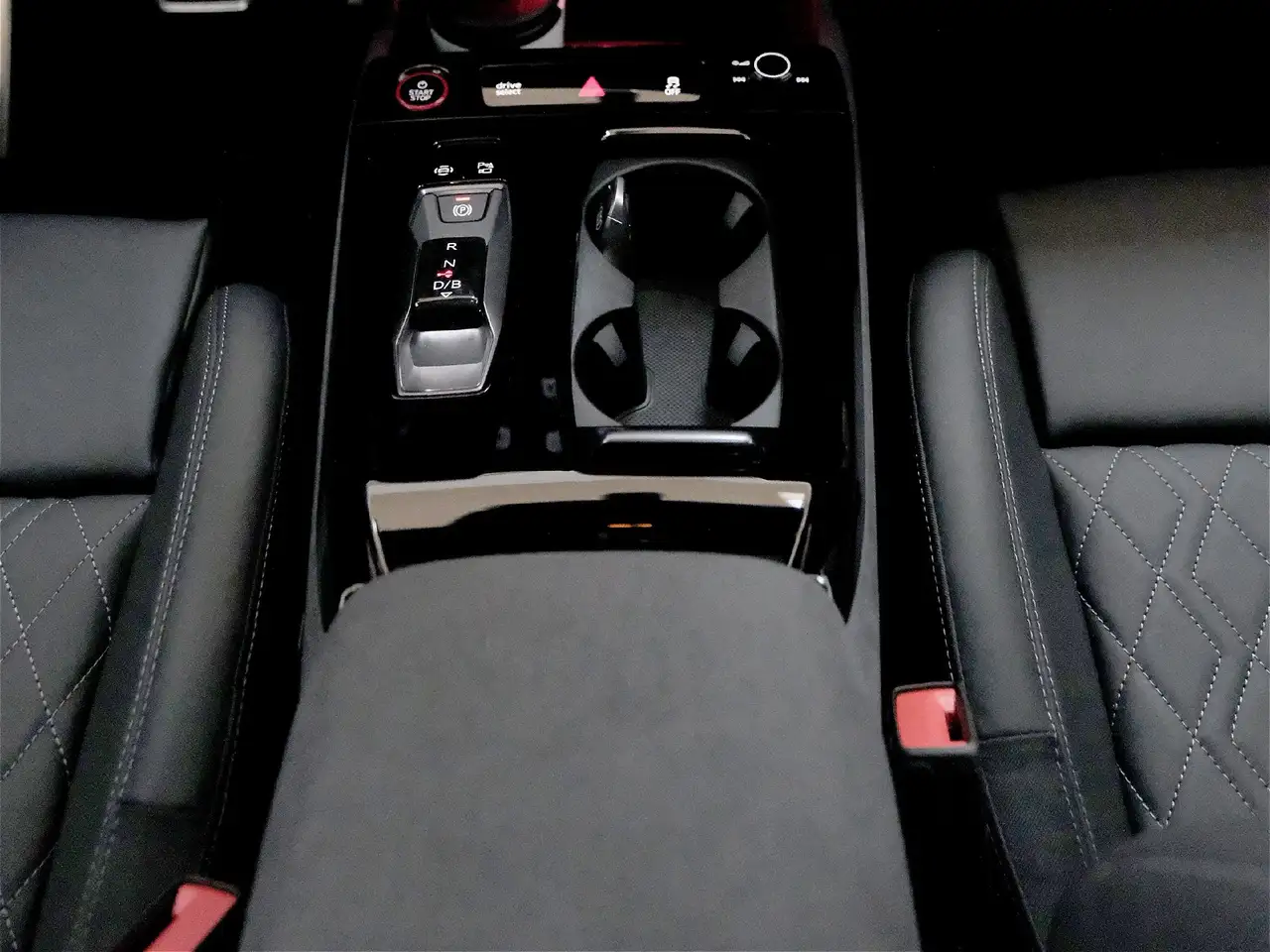 Audi SQ6 2026 — фото 13