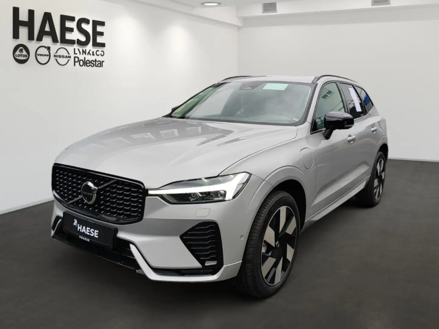 Volvo XC60 Plus Dark Recharge Plug-In Hybrid AWD T8 Twin Engi Silber - 1