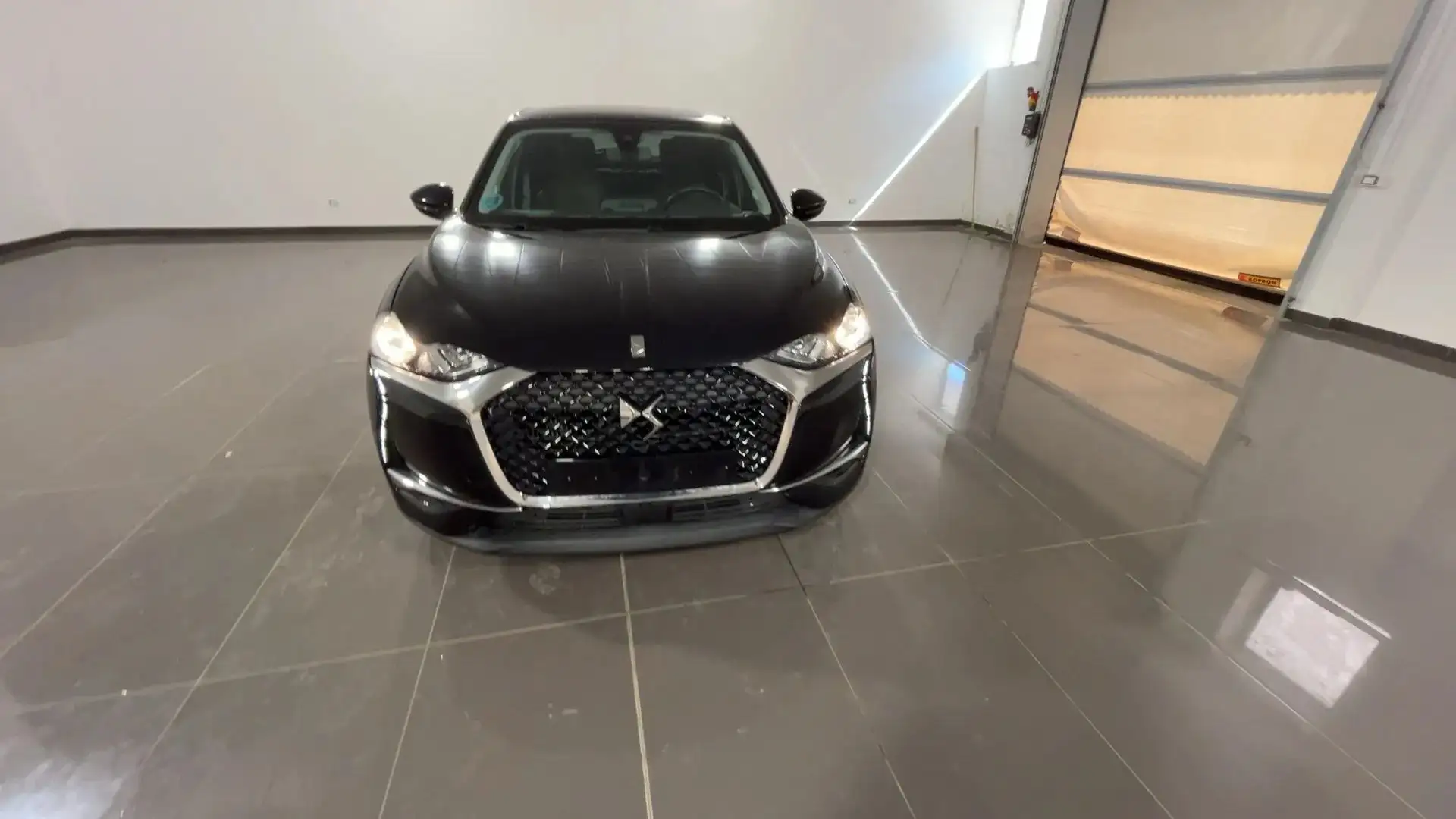 DS Automobiles DS 3 DS3 Crossback 1.2 puretech So Chic 130cv Чорний - 2