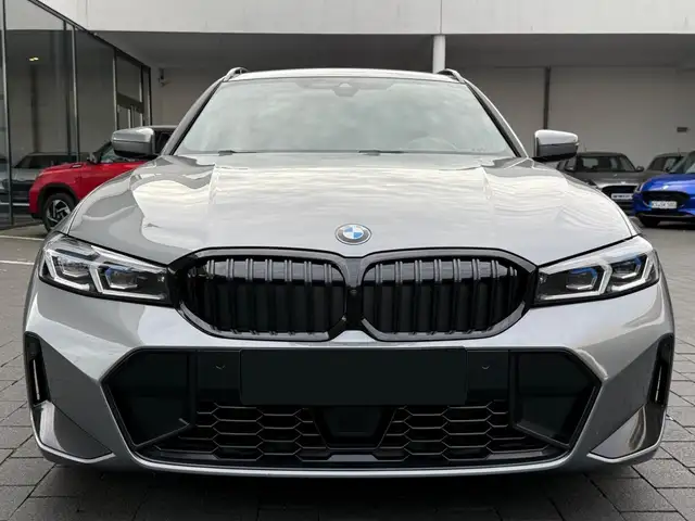 BMW 3 Series view 4