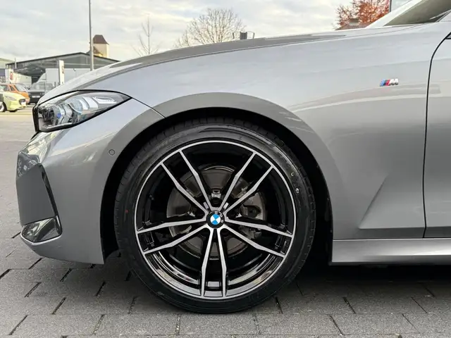 BMW 3 Series view 5
