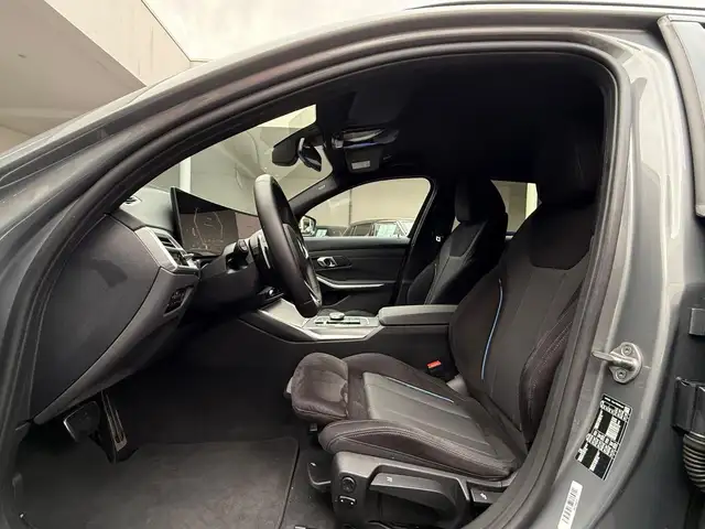 BMW 3 Series view 7