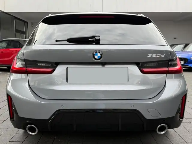 BMW 3 Series view 13
