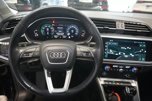 Audi Q3 view 11
