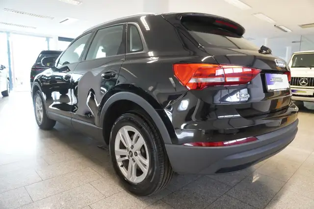 Audi Q3 view 4