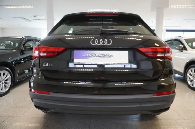 Audi Q3 view 6
