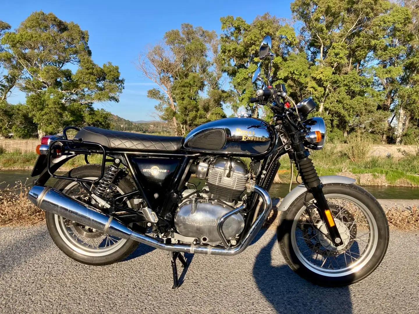 Royal Enfield Interceptor Glitter 'N' Dust Negro - 2