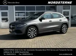 Mercedes-Benz GLA 180 d AUTOMATIK+NAVIGATION+AHK+MBUX+SHZ+LED Progressive Design und Ausstattungslinie Standard/Klima/Park Assist./Dachrel.