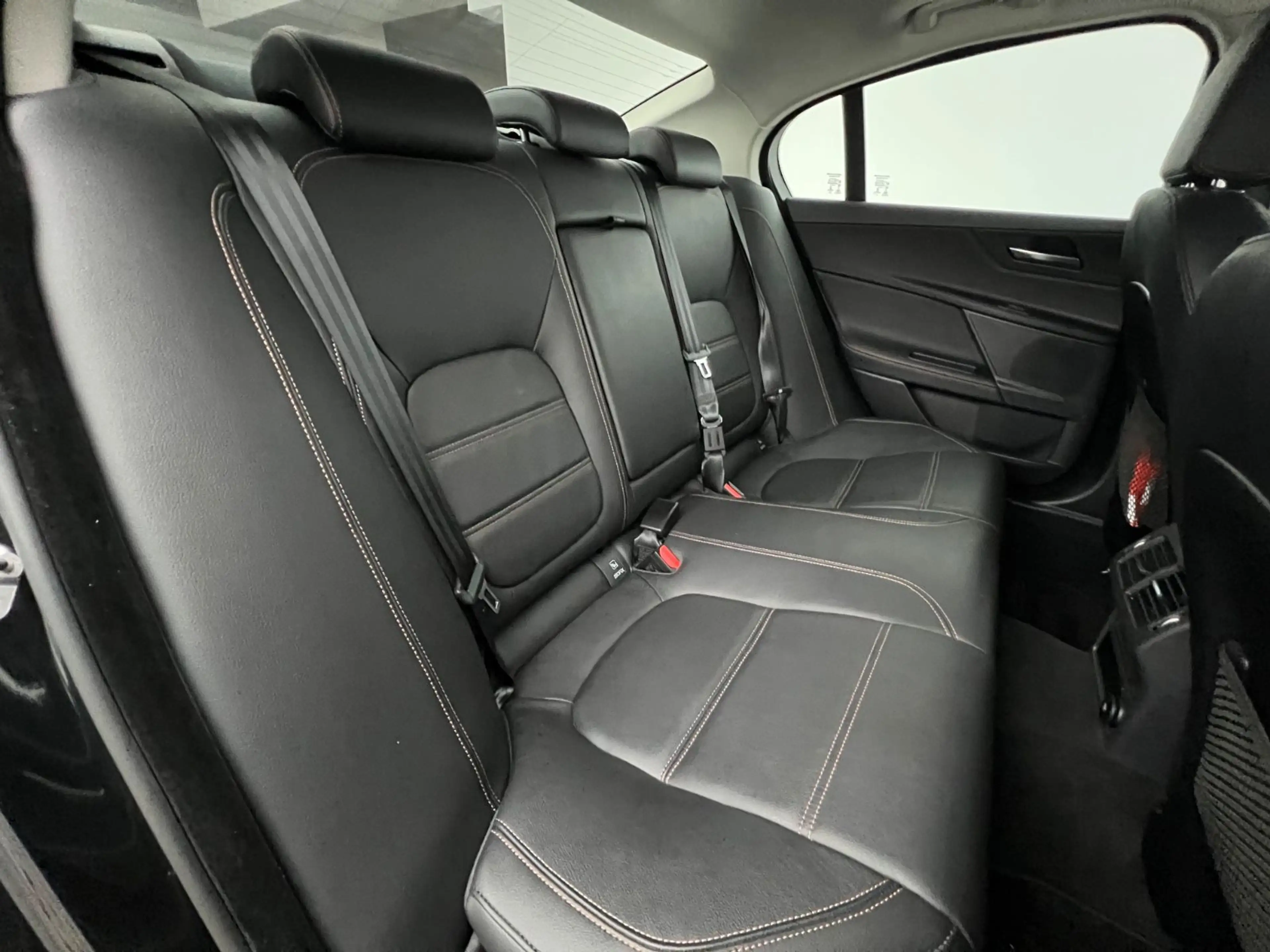 Jaguar XE 20d Prestige /4x4 / NUR 66.tKM/ LED / 1.HD / — photo 10