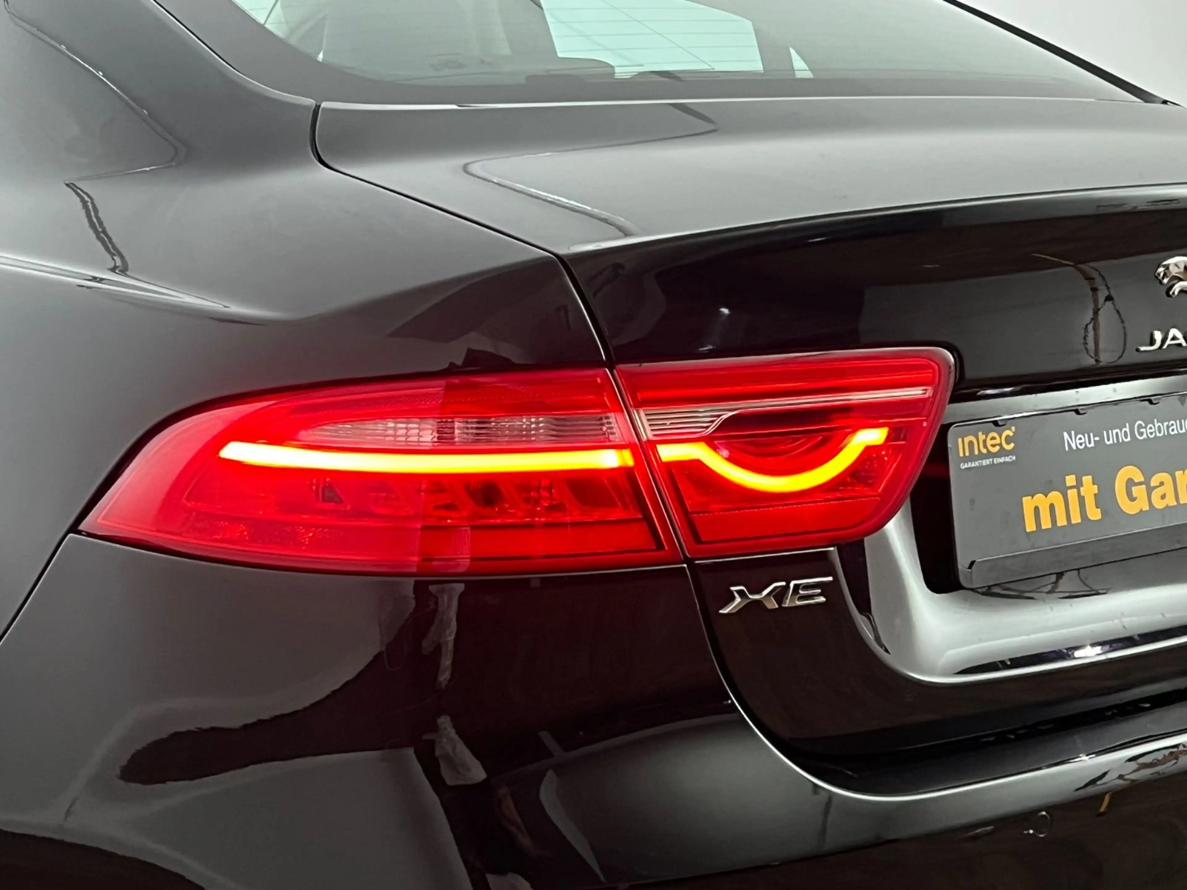 Jaguar XE 20d Prestige /4x4 / NUR 66.tKM/ LED / 1.HD / — photo 8