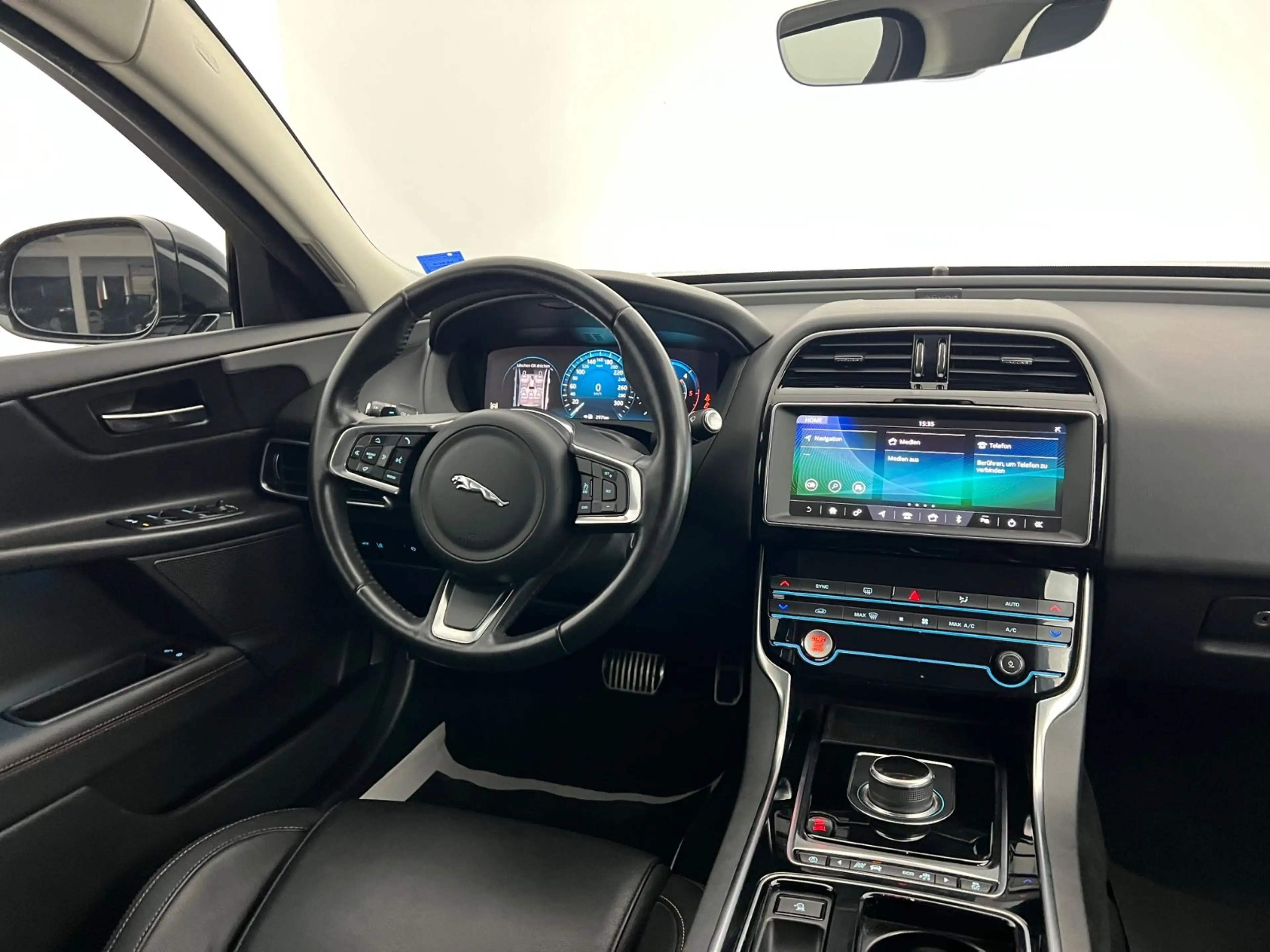 Jaguar XE 20d Prestige /4x4 / NUR 66.tKM/ LED / 1.HD / — photo 12