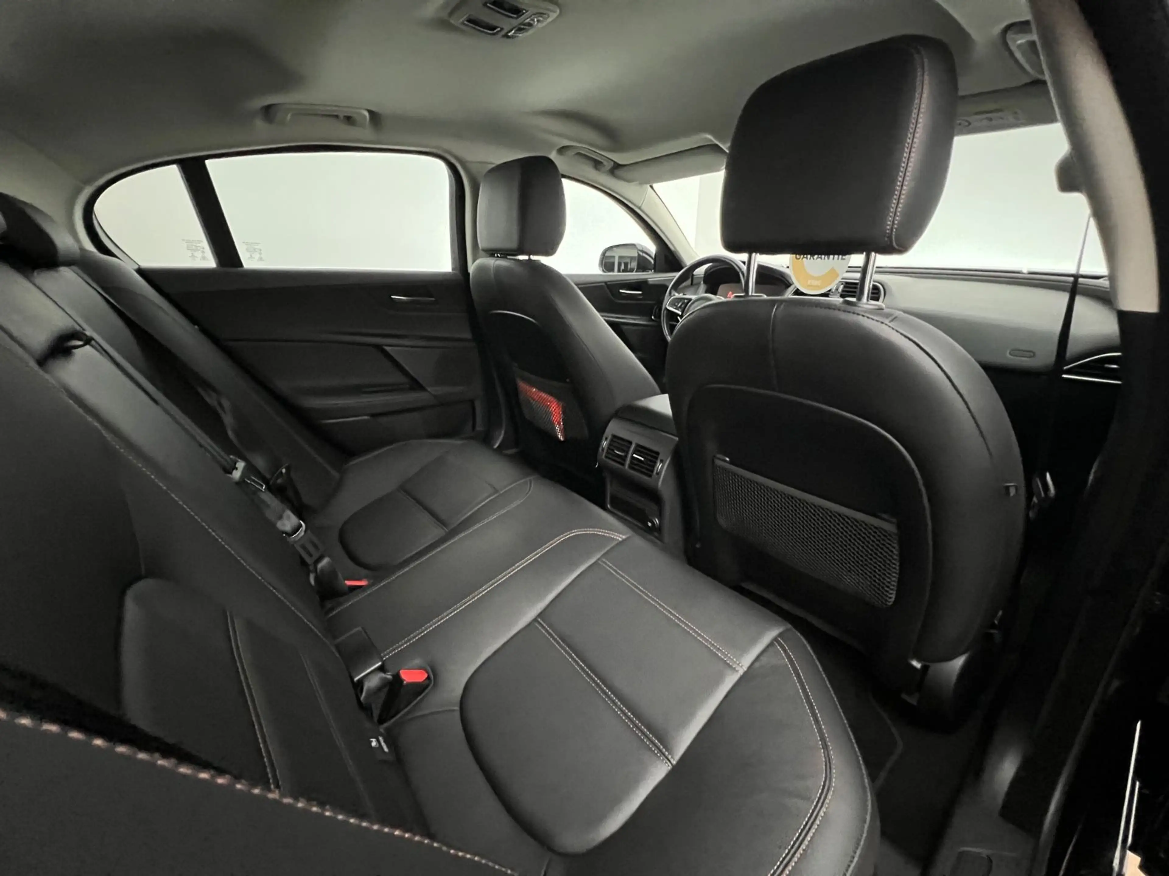 Jaguar XE 20d Prestige /4x4 / NUR 66.tKM/ LED / 1.HD / — photo 11