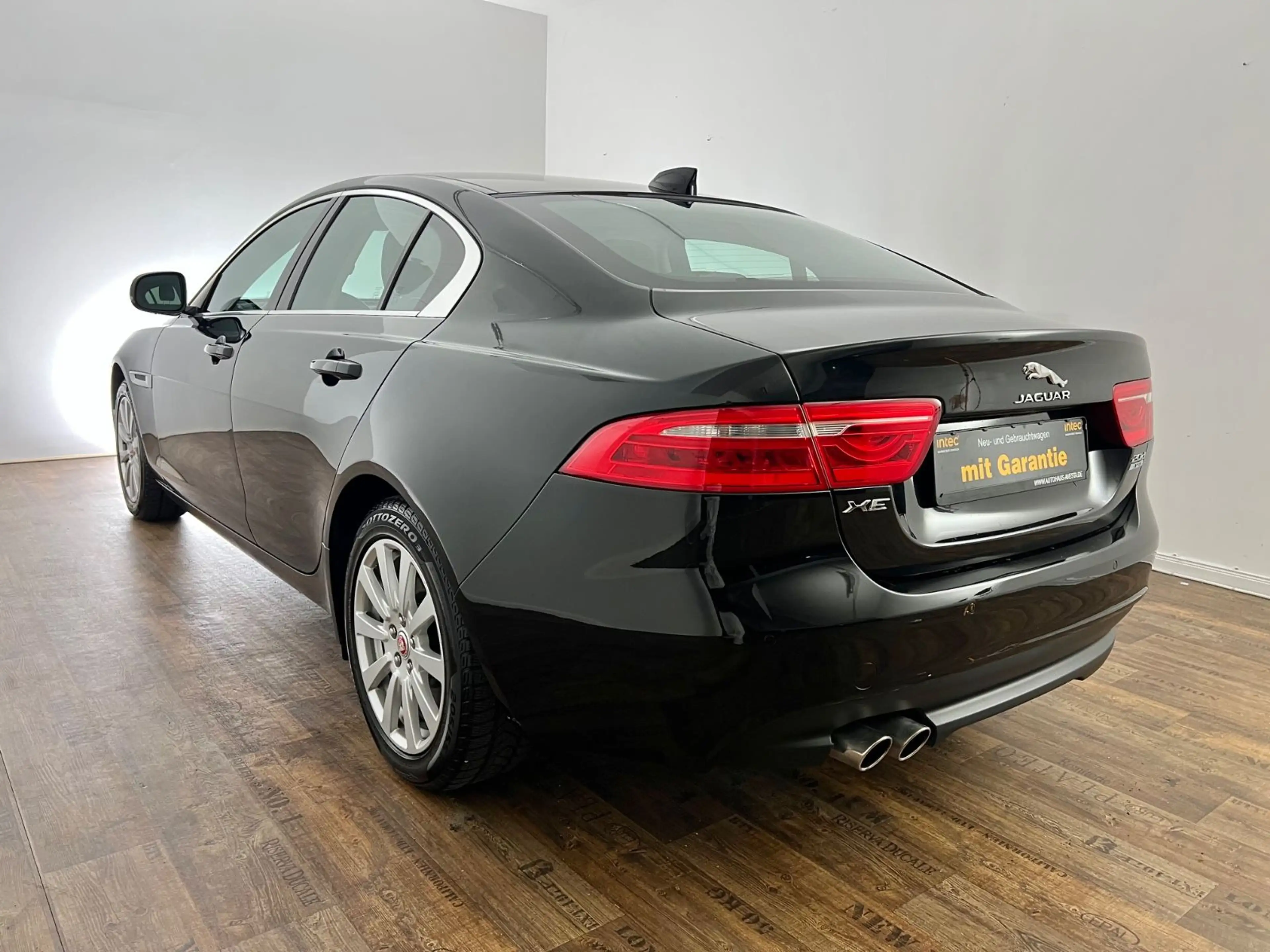 Jaguar XE 20d Prestige /4x4 / NUR 66.tKM/ LED / 1.HD / — photo 4