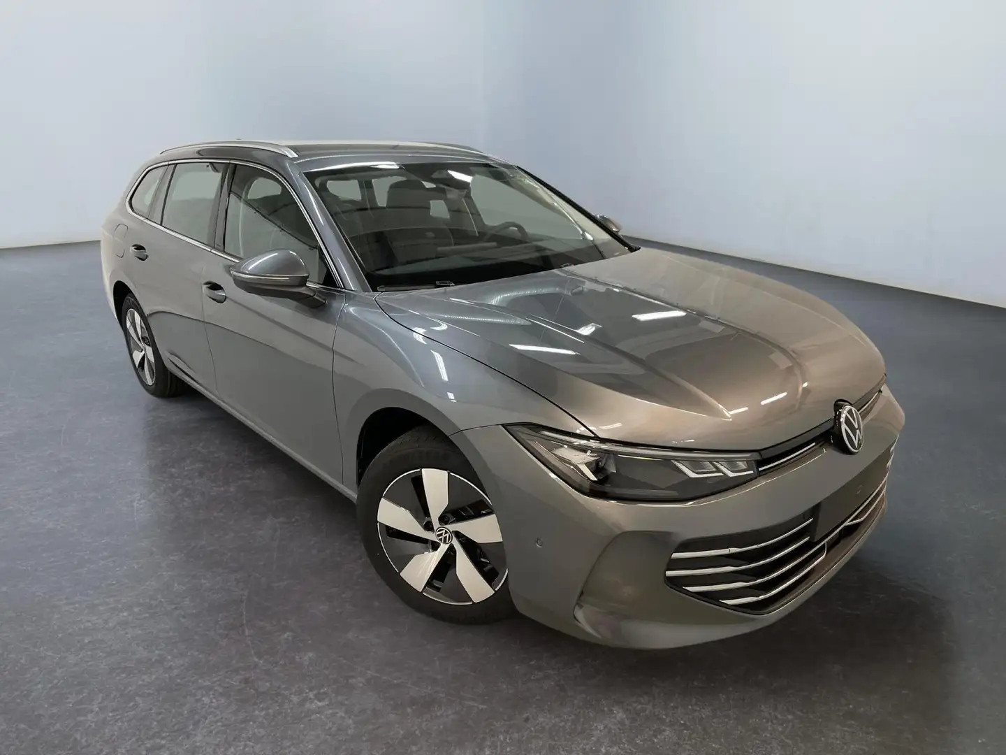 Volkswagen Passat Variant Business 1.5 eTSI 150PS/110kW DSG7 2025 +17" Bo... Grau - 1