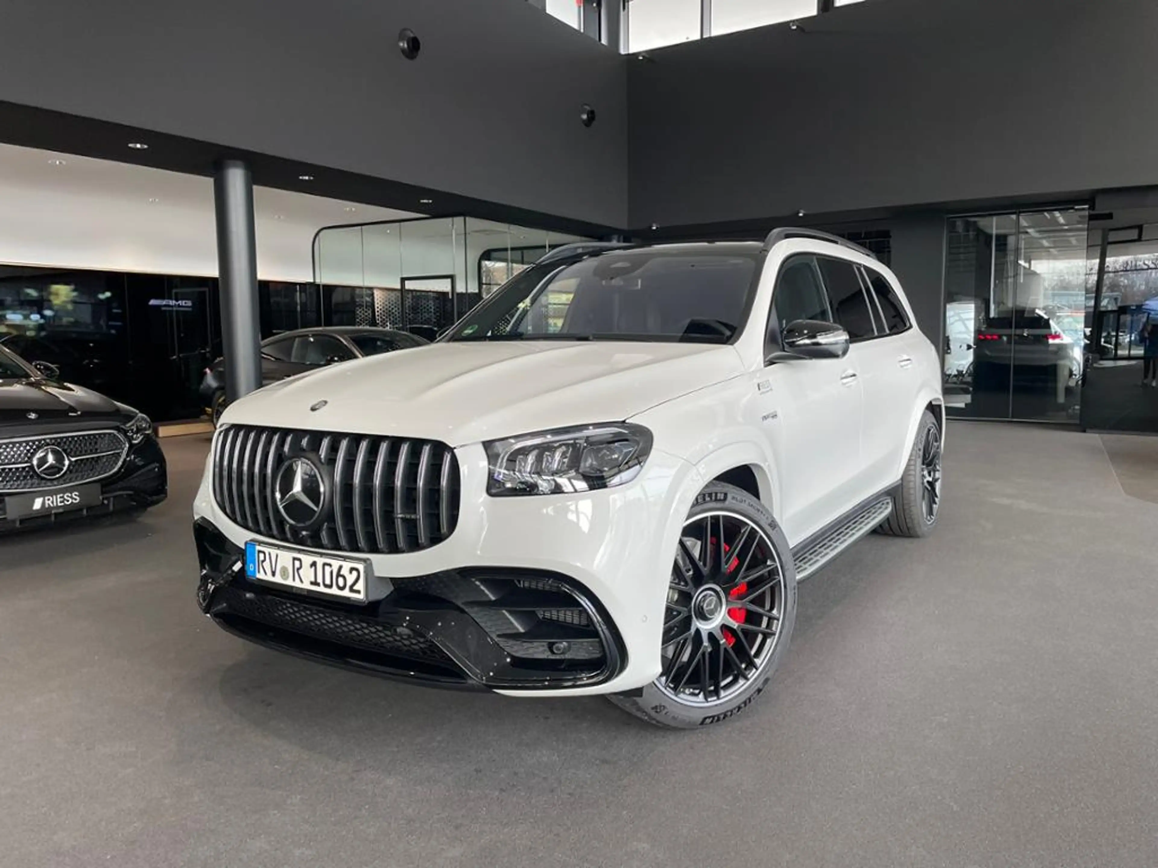 Mercedes-Benz GLS 63 AMG STDHZG+HUD+PANO+DRIVER PCKG+BURM 4D+ — photo 2
