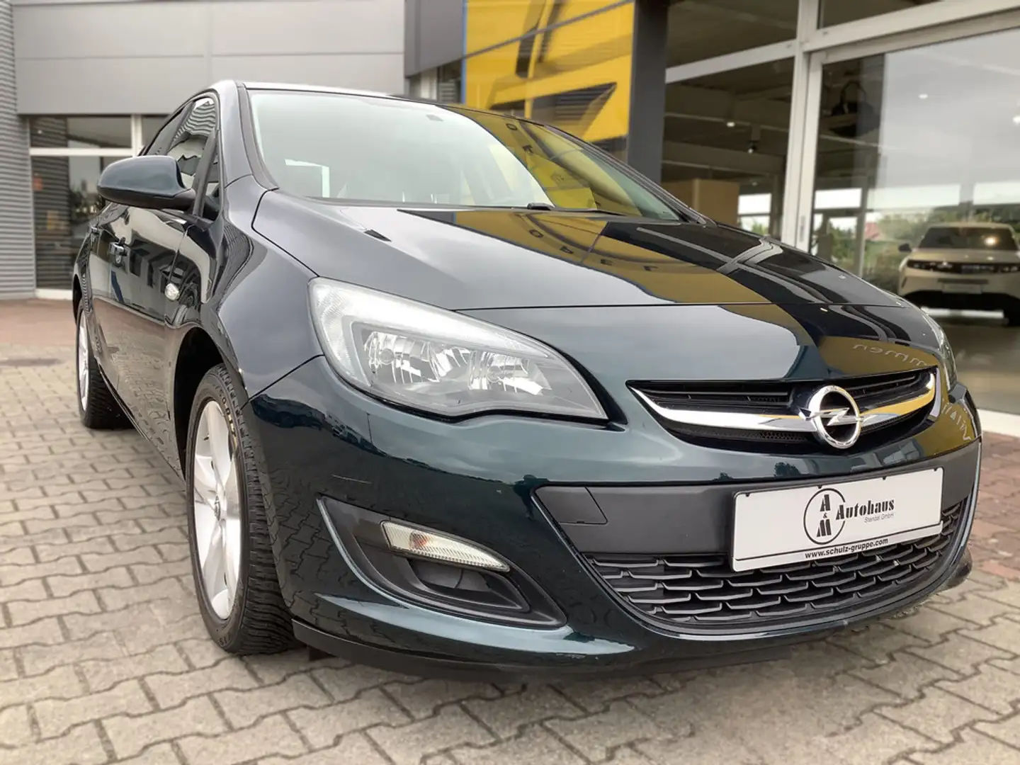 Opel Astra J Lim. 5-trg. 1.6 Style KLIMA PDC NAVI Vert - 1