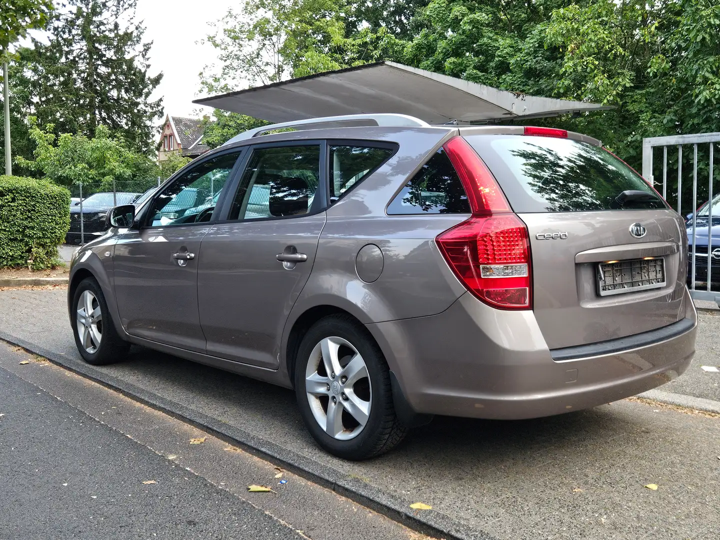 Kia Ceed / cee'd Ceed 1.4 CVVT Vision GuterZustand Klima Beige - 2