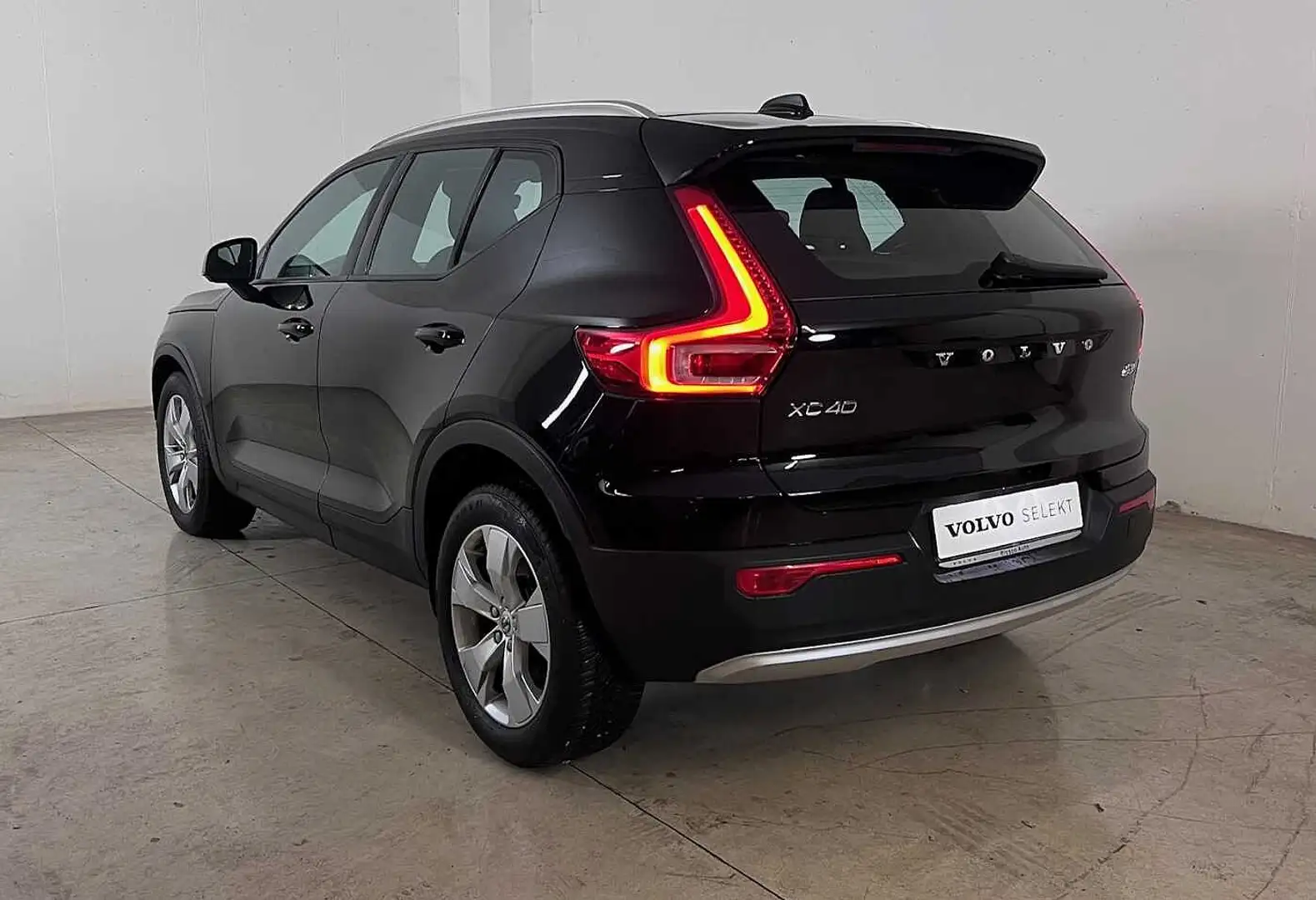 Volvo XC40 Momentum Pro, D3 AWD automatico Noir - 2