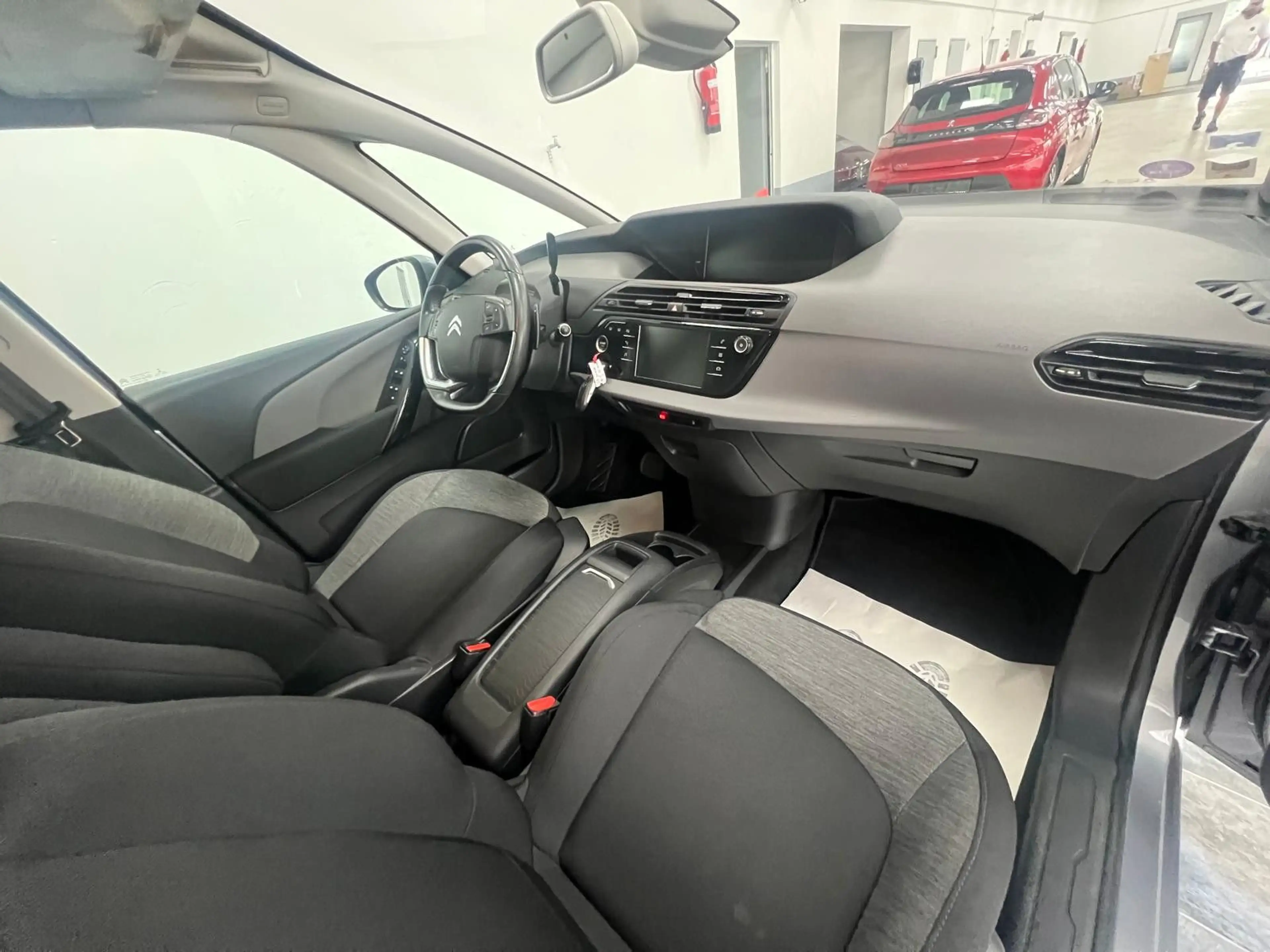 Citroen C4 Picasso PureTech 130 Stop&Start FEEL — photo 12