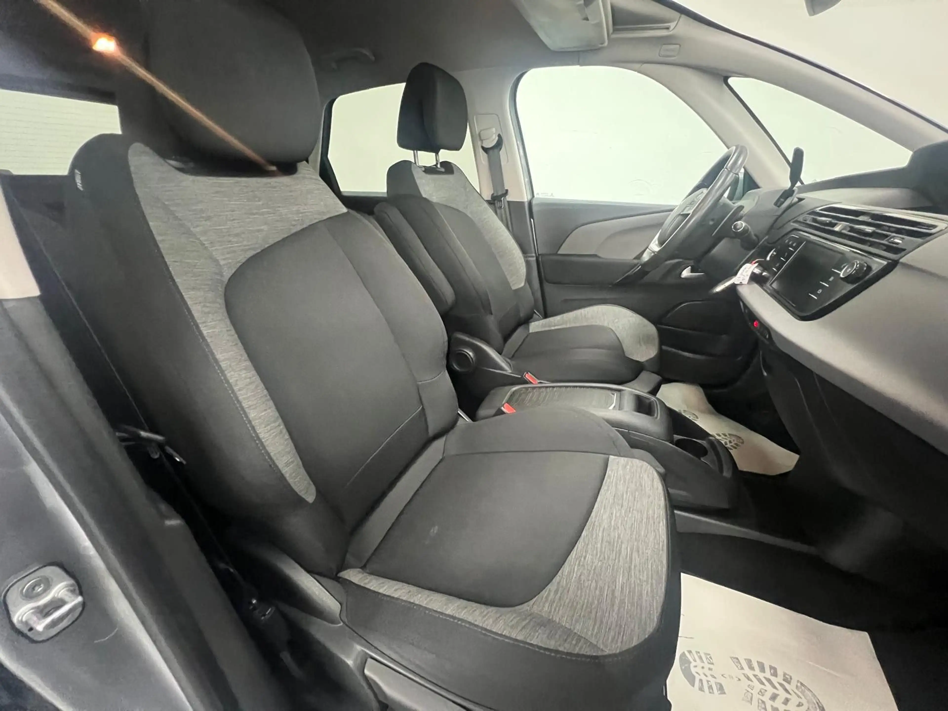 Citroen C4 Picasso PureTech 130 Stop&Start FEEL — photo 13