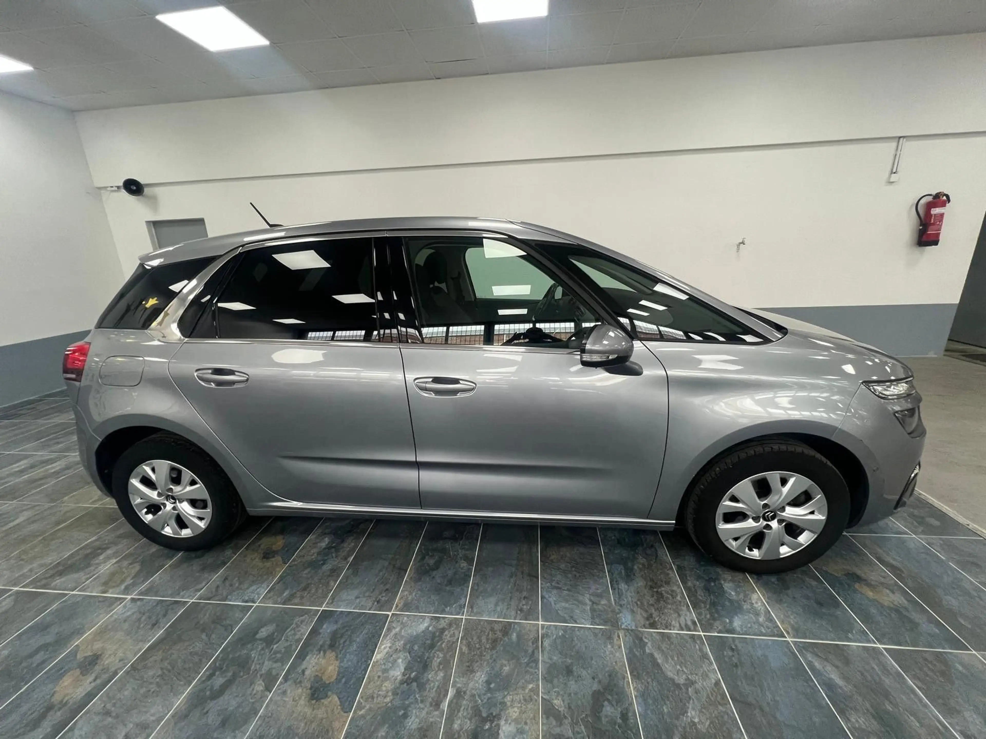Citroen C4 Picasso PureTech 130 Stop&Start FEEL — photo 9